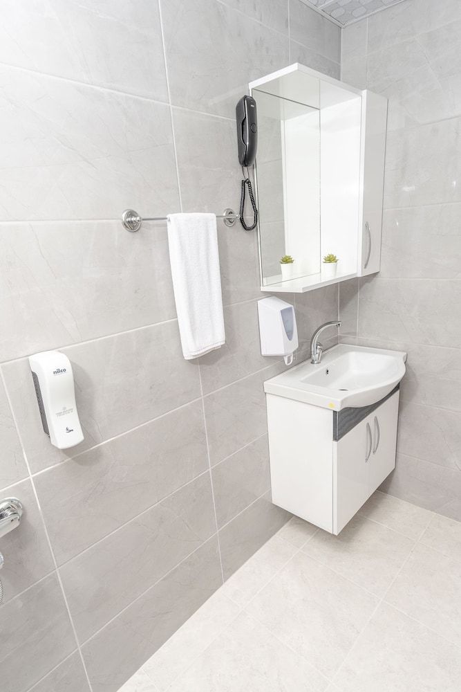 The Breeze Hotel Family Room 11