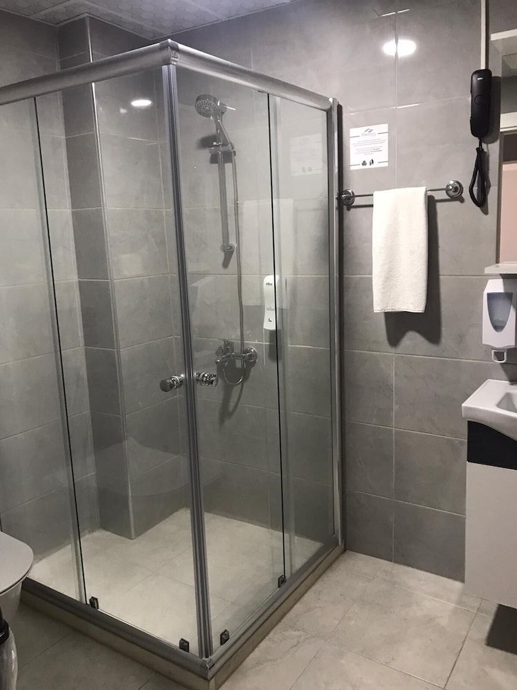 The Breeze Hotel Family Room 9