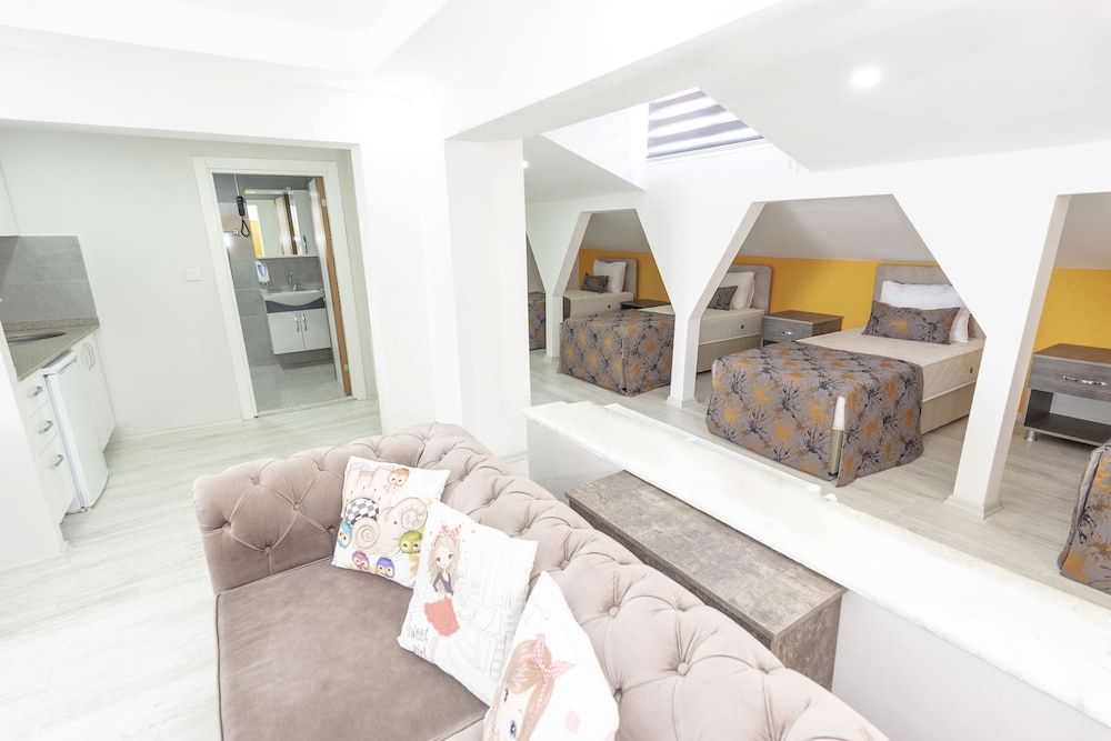 The Breeze Hotel Design Suite 4