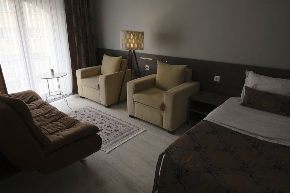 The Breeze Hotel Family Room 17