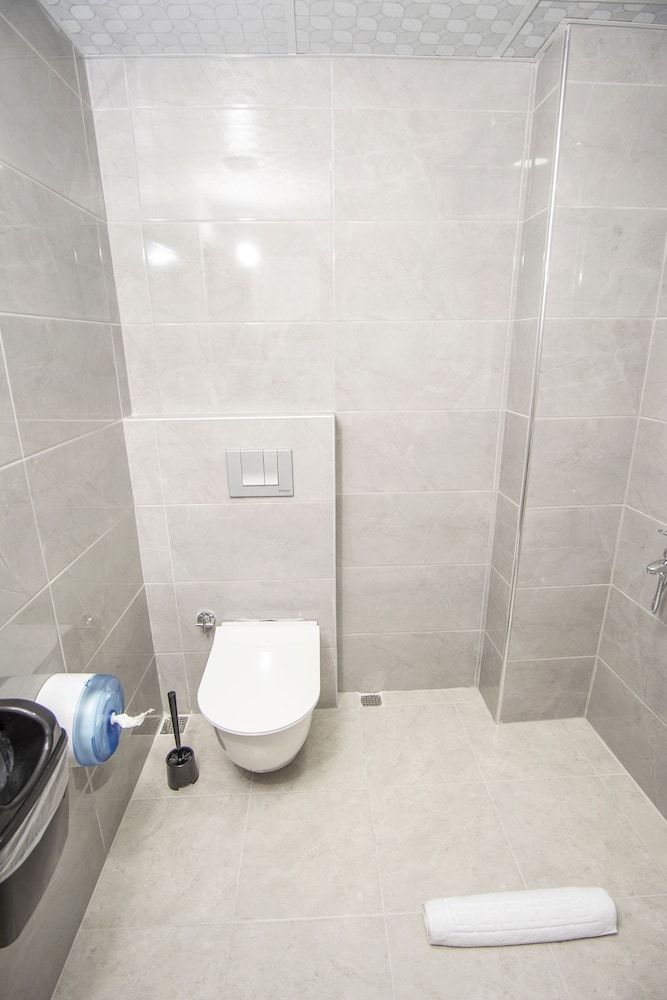 The Breeze Hotel Family Room 10