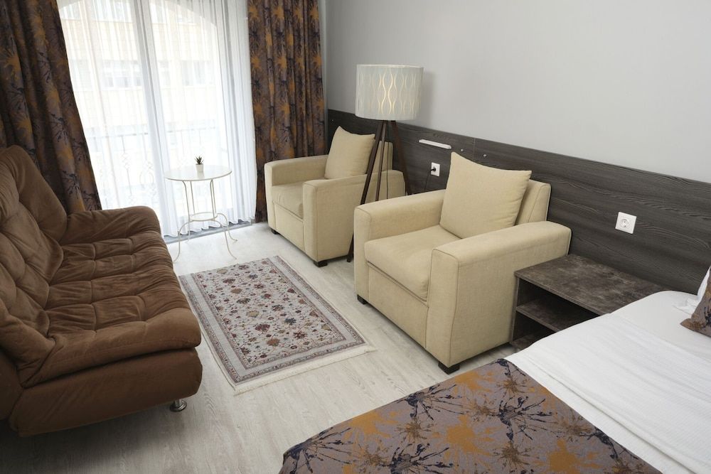 The Breeze Hotel Family Room 6