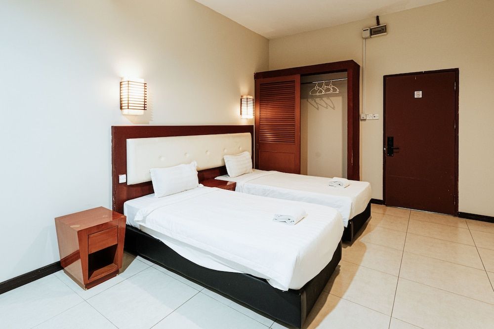 Pertama Lodge Basic Twin Room, Multiple Beds