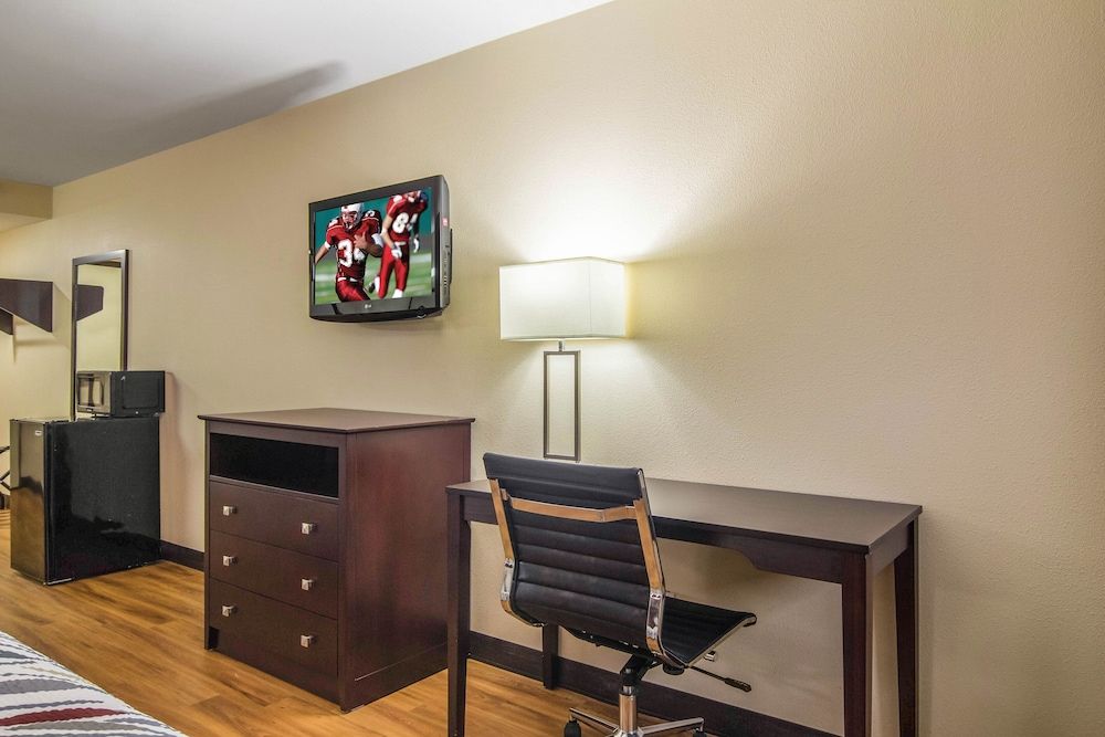 Red Roof Inn Perrysburg Standard Room, 1 Queen Bed, Non Smoking 11