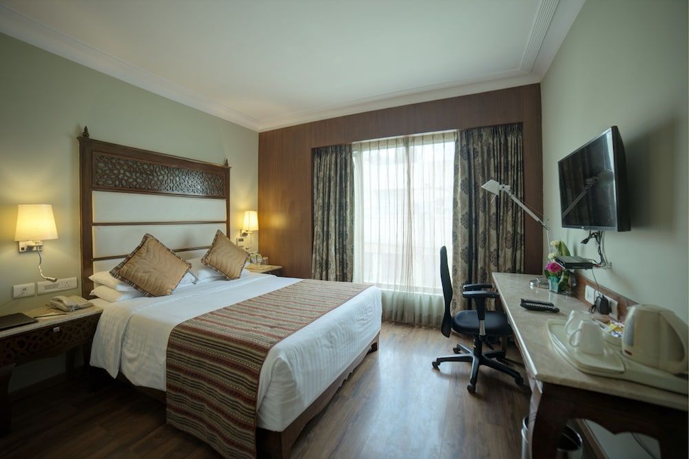 Goldfinch Hotel Bangalore Superior Double or Twin Room, City View 4
