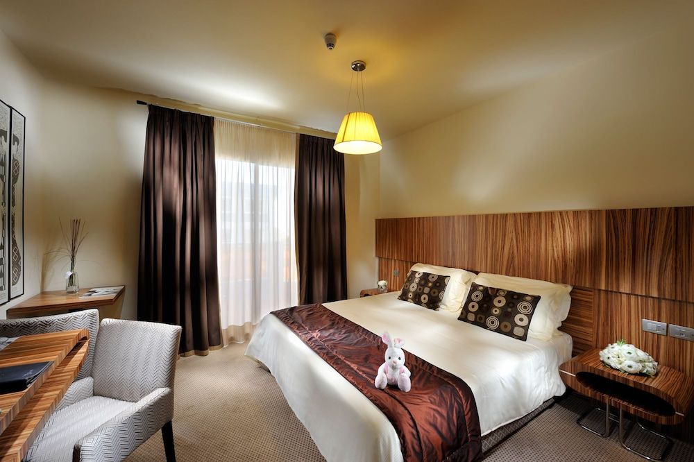 Double or Twin Room, Partial Sea View