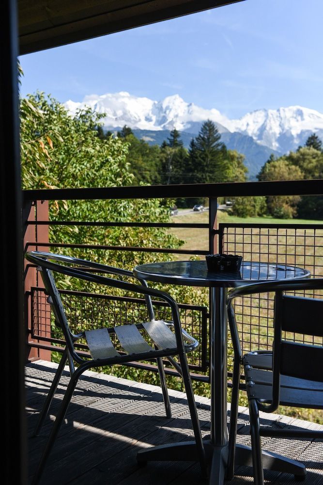 Best Western Plus Pays du Mont Blanc Standard Apartment, 1 Queen Bed, Balcony, Mountain View 3