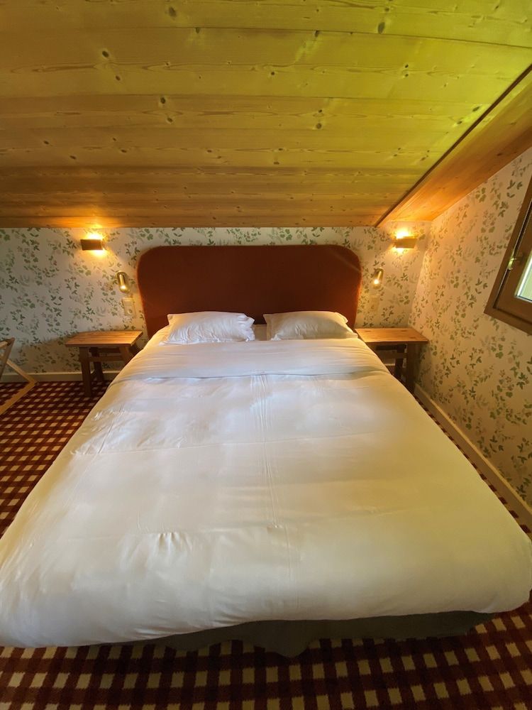 Best Western Plus Pays du Mont Blanc Standard Apartment, 1 Queen Bed, Balcony, Mountain View 2