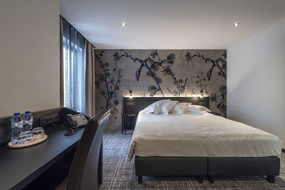 Hotel Monarc Superior Queen Room with Two Queen Beds 3