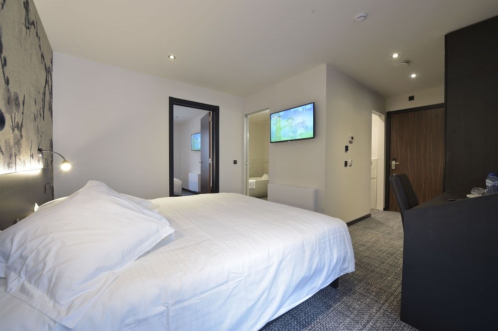 Hotel Monarc Deluxe Room