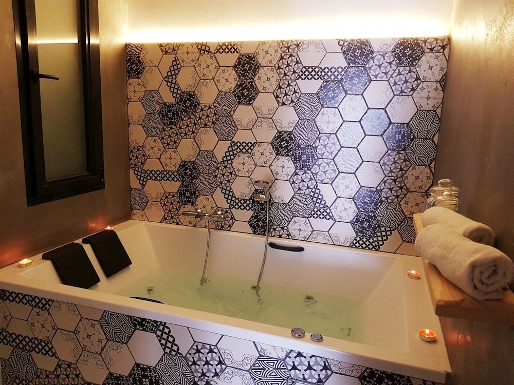 undefined S30 Reina Victoria Suites 10