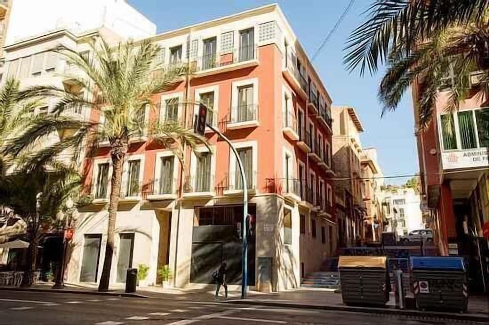 undefined S30 Reina Victoria Suites