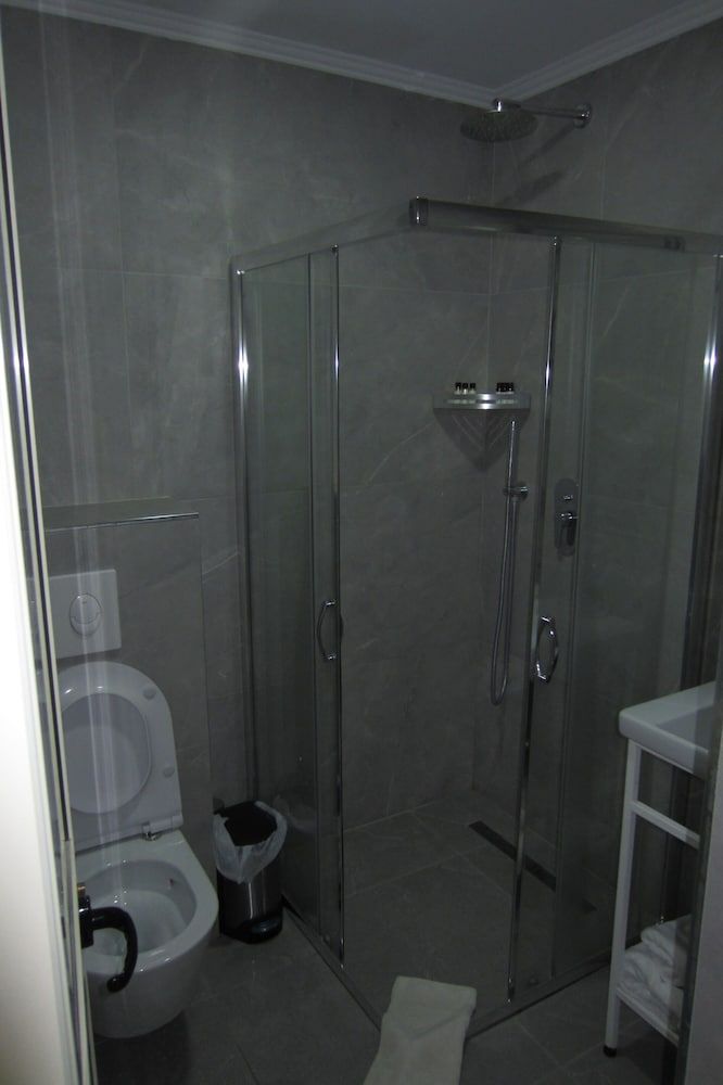 Freddy's Hotel Economy Triple Room 7