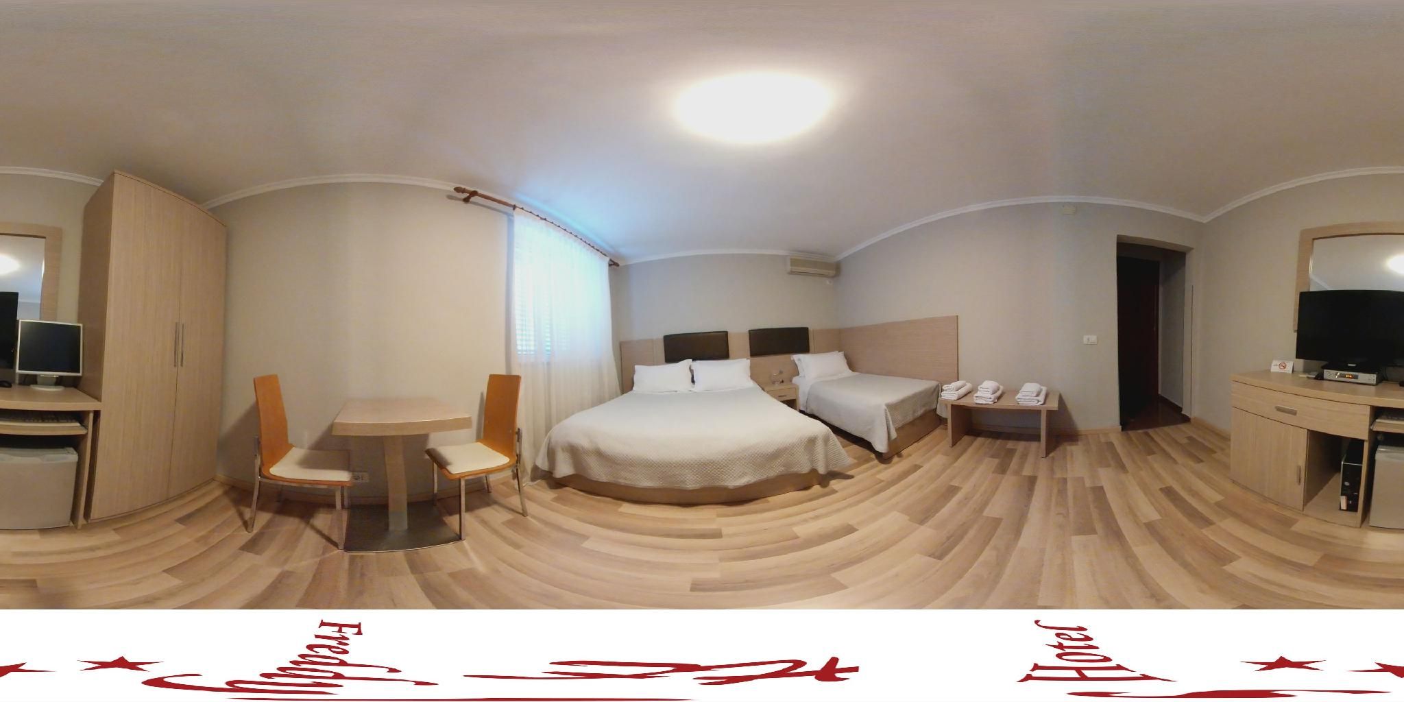 Freddy's Hotel Economy Triple Room 5