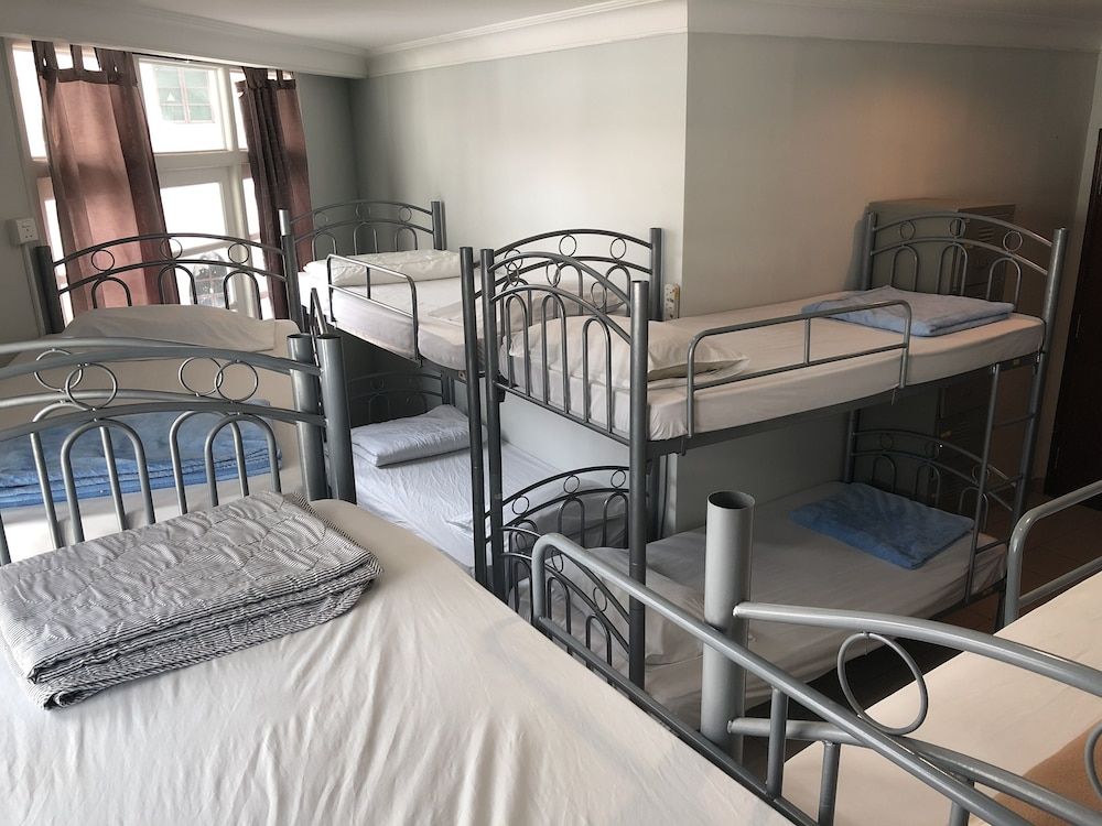 10 Beds Family Room with Private Bathroom