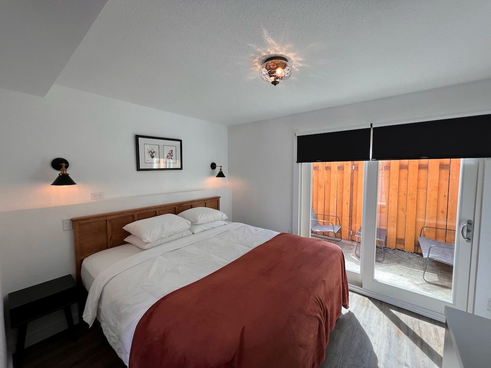 The Seaview Cottages King Cottage #10 (Pet Friendly)