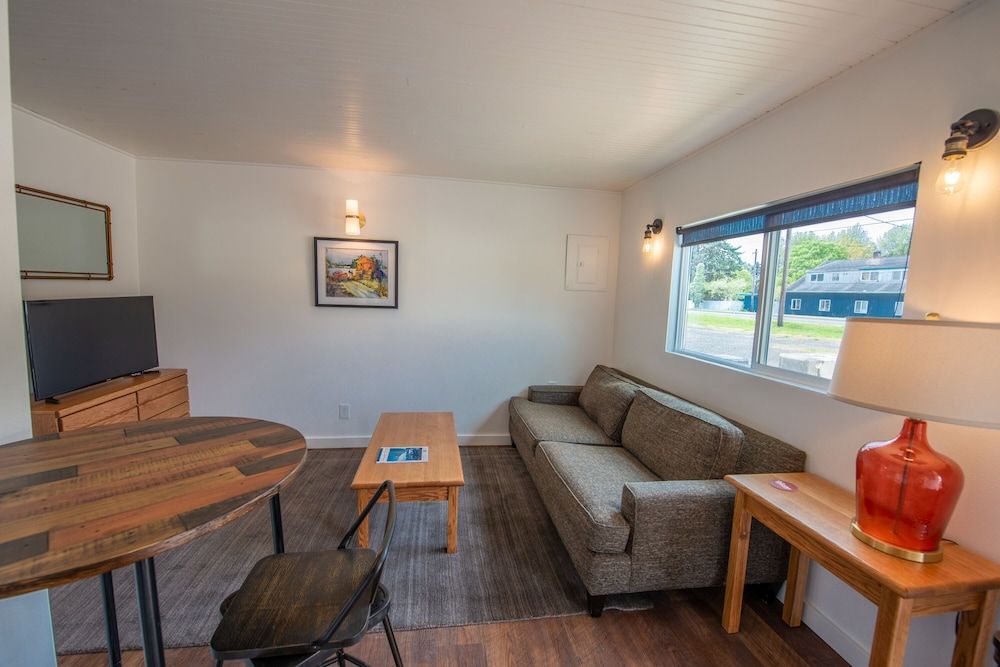 The Seaview Cottages Queen 1 Bedroom Cottage, Kitchen #12 (Pet Friendly)