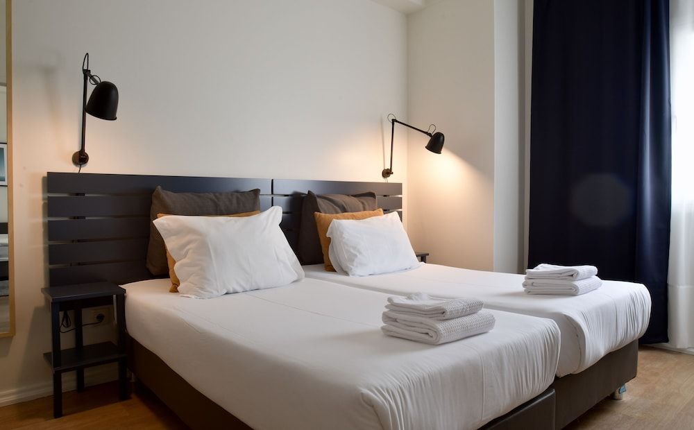 undefined Spot Apartments 8