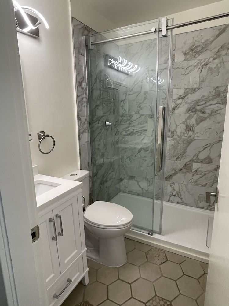 Destination Inn Deluxe Suite 11