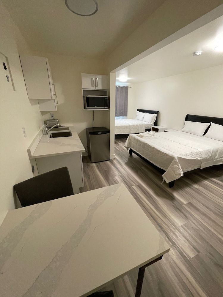 Destination Inn Deluxe Suite