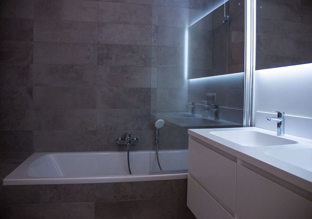 Smartflats Design - EU Commission Classic Apartment, 2 Bedrooms, Balcony 9