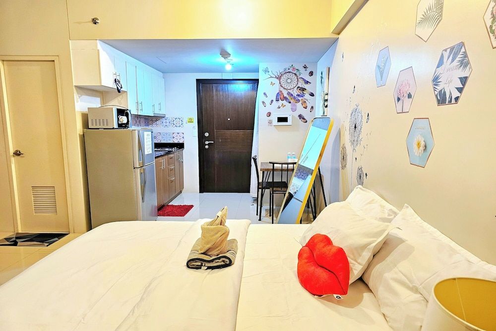 PRS @ One Palm Tree Villa near T3 Airport Studio, 1 Queen Bed