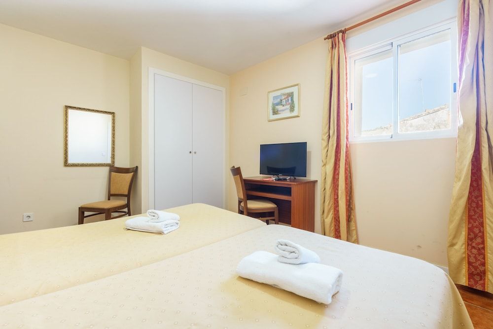 Hotel Carlos V by Viverestays Double or Twin Room 2