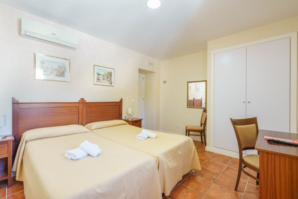 Hotel Carlos V by Viverestays Double or Twin Room 4