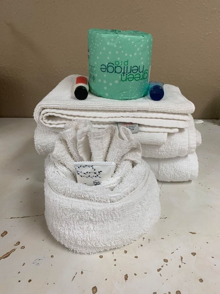 Tall Corn Inn Standard Room, 1 Queen Bed, Smoking 3