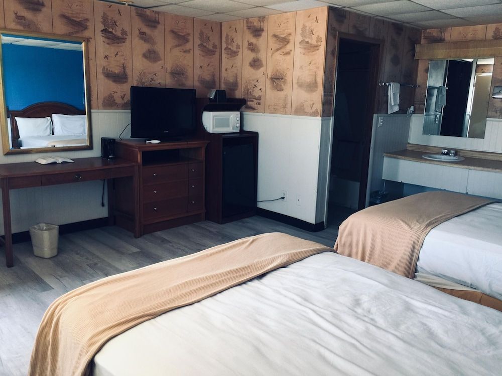 Tall Corn Inn Standard Room, 2 Double Beds, Smoking 3