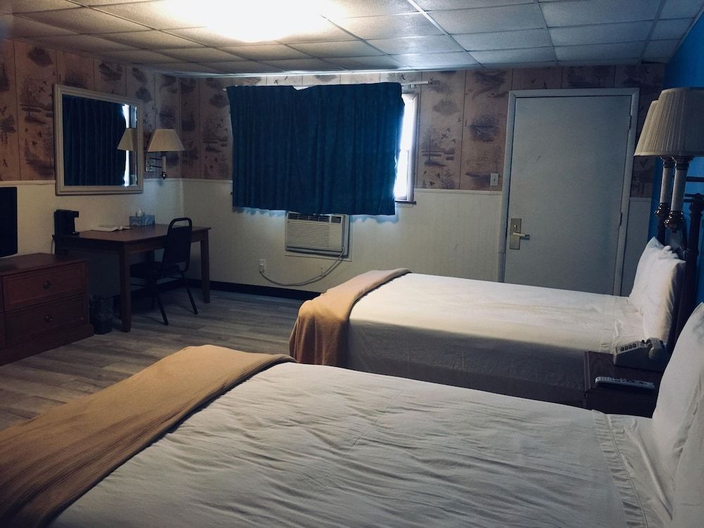 Tall Corn Inn Standard Room, 2 Double Beds, Smoking 2