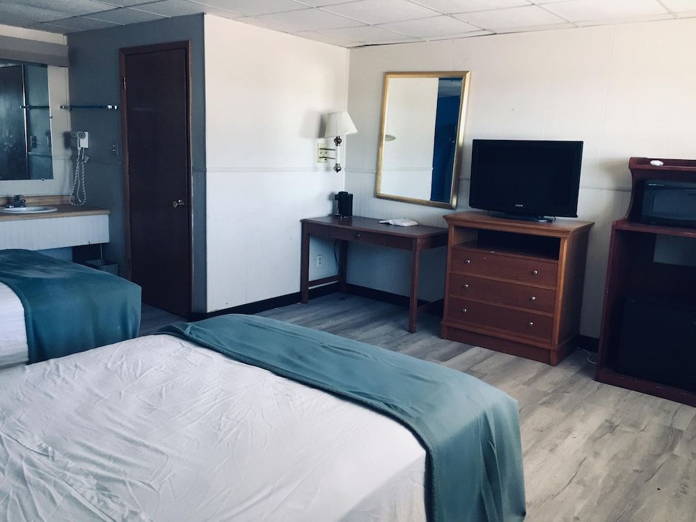 Tall Corn Inn Standard Room, 1 Queen Bed, Smoking