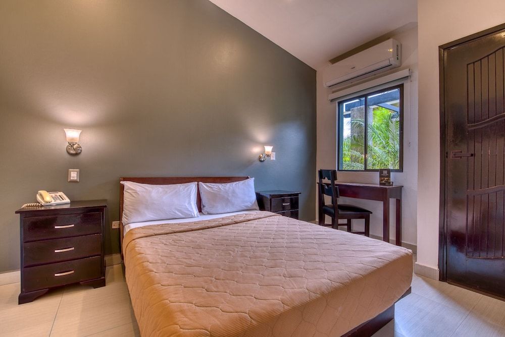 Standard Room, 1 Queen Bed