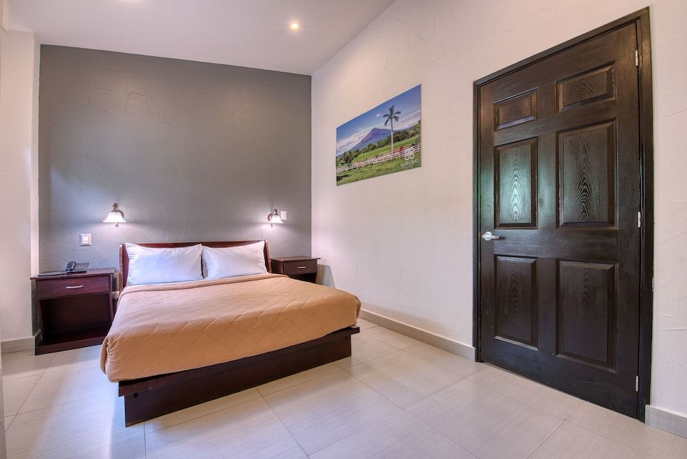 Comfort Room, 1 Queen Bed