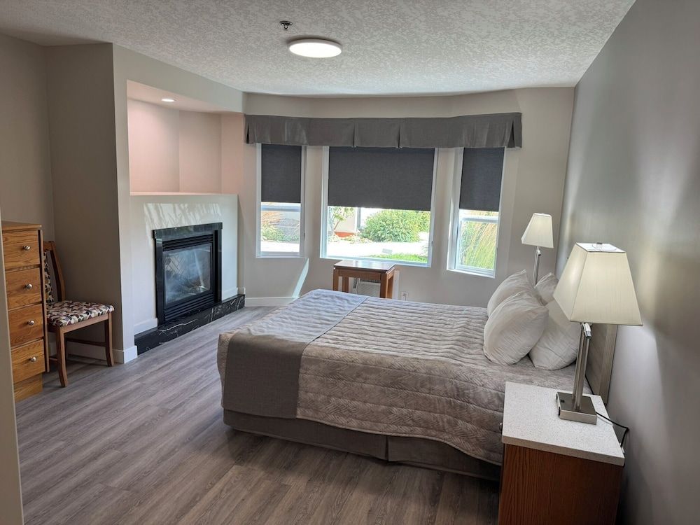 Western Budget Motel Leduc 3 Executive Apartment, 2 Bedrooms, Fireplace (3 Room) 5