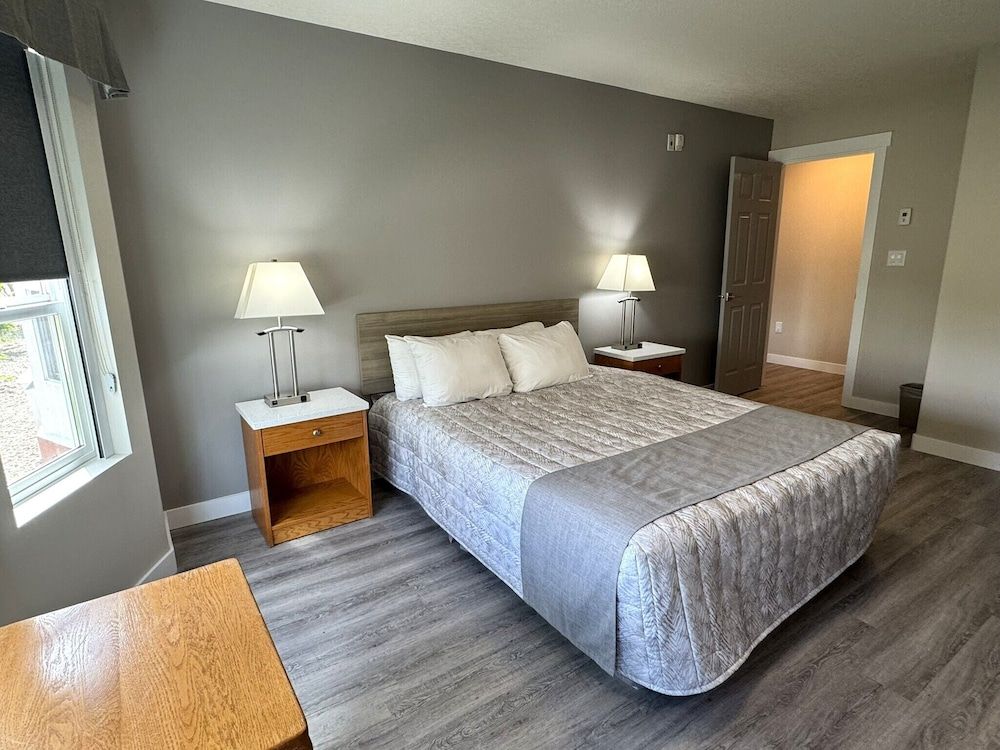 Western Budget Motel Leduc 3 Executive Apartment, 2 Bedrooms, Fireplace (3 Room) 11