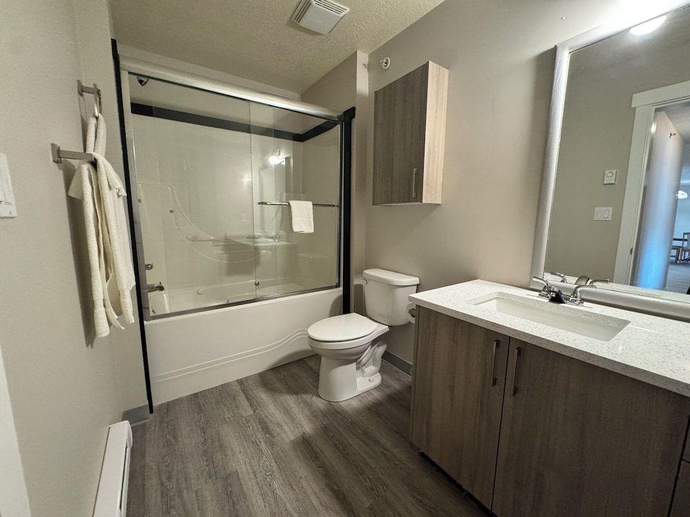 Western Budget Motel Leduc 3 Executive Apartment, 2 Bedrooms, Fireplace (3 Room) 13