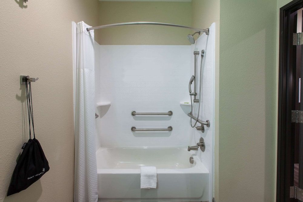 Studio Suite, 1 Queen Bed, Accessible, Non Smoking (Mobility,Hearing,Tub w/Grab Bars)