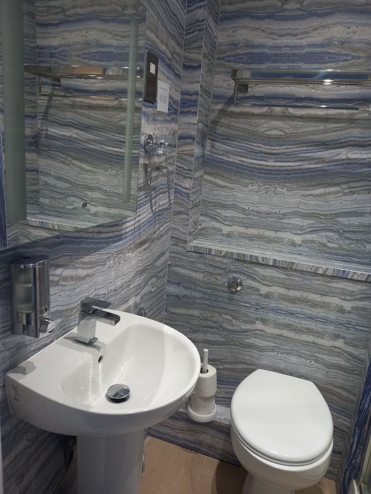 Primrose Guest House Double Room, Ensuite 5