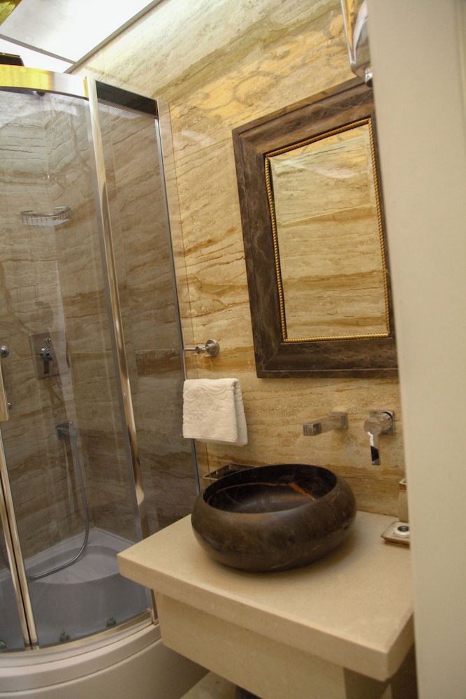 Aqua Liberty Hotel Economy Double Room 4