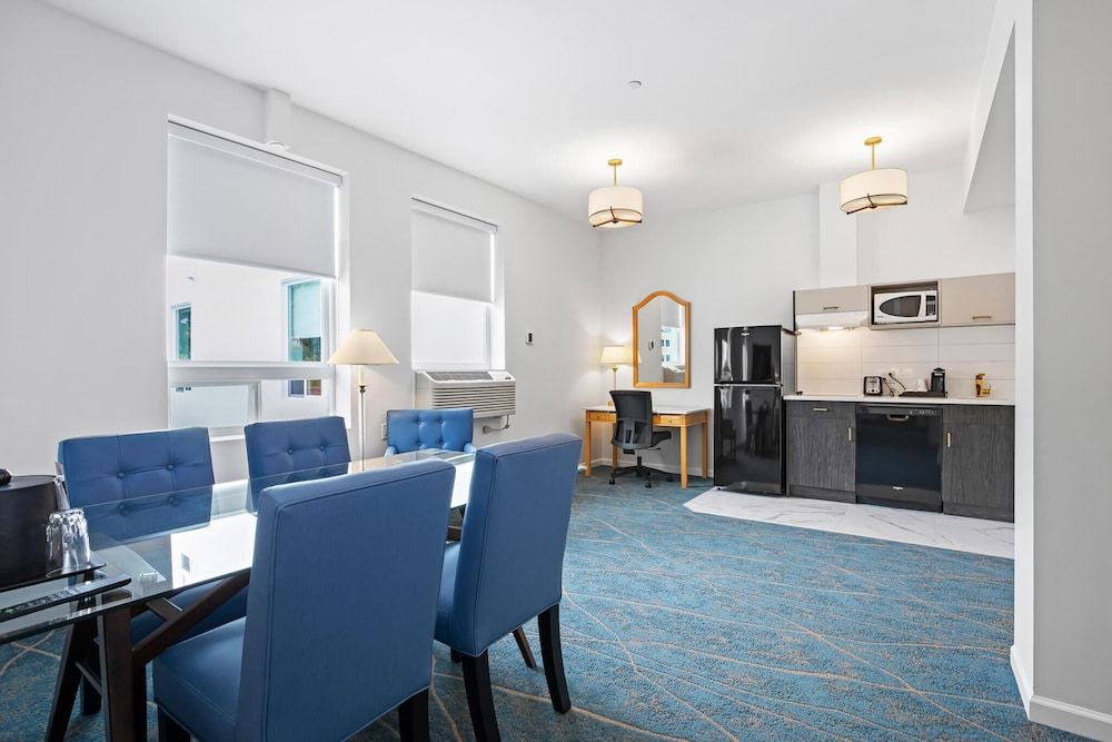 Crown Columbia Hotel, BW Premier Collection Suite, Multiple Beds, Non Smoking, Kitchen (Full Kitchen) 5