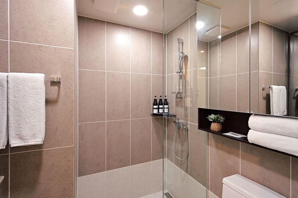 Leeinstay Hotel Premier Double Room, 1 Bedroom, Non Smoking 7