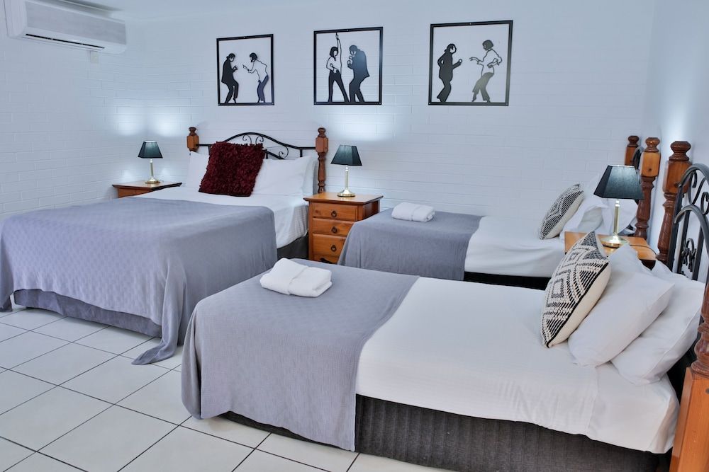 Central Park Motel Family Room, 1 Queen Bed & 2 Single Beds 2