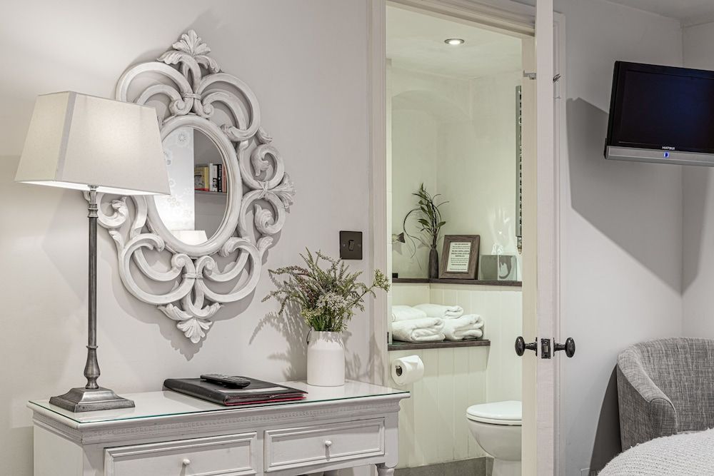 Lorne House Standard Double or Twin Room 2