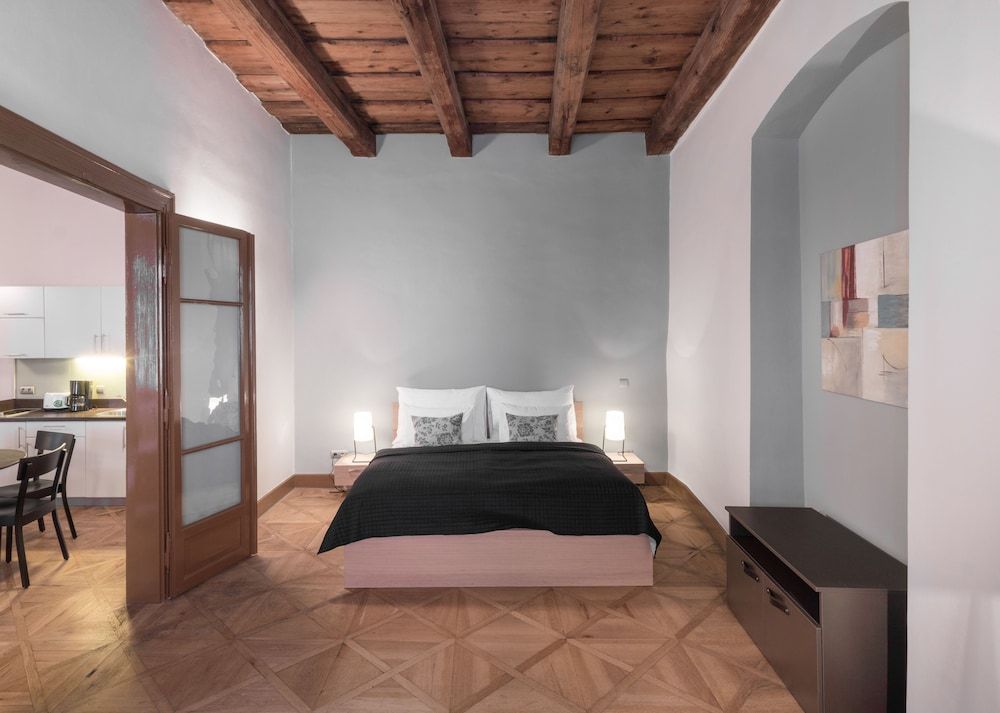 undefined 3 Epoques Apartments by Adrez Living 7