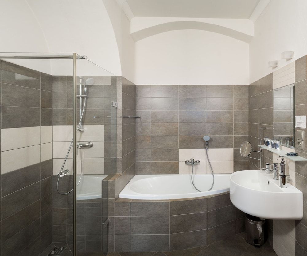 undefined 3 Epoques Apartments by Adrez Living 8