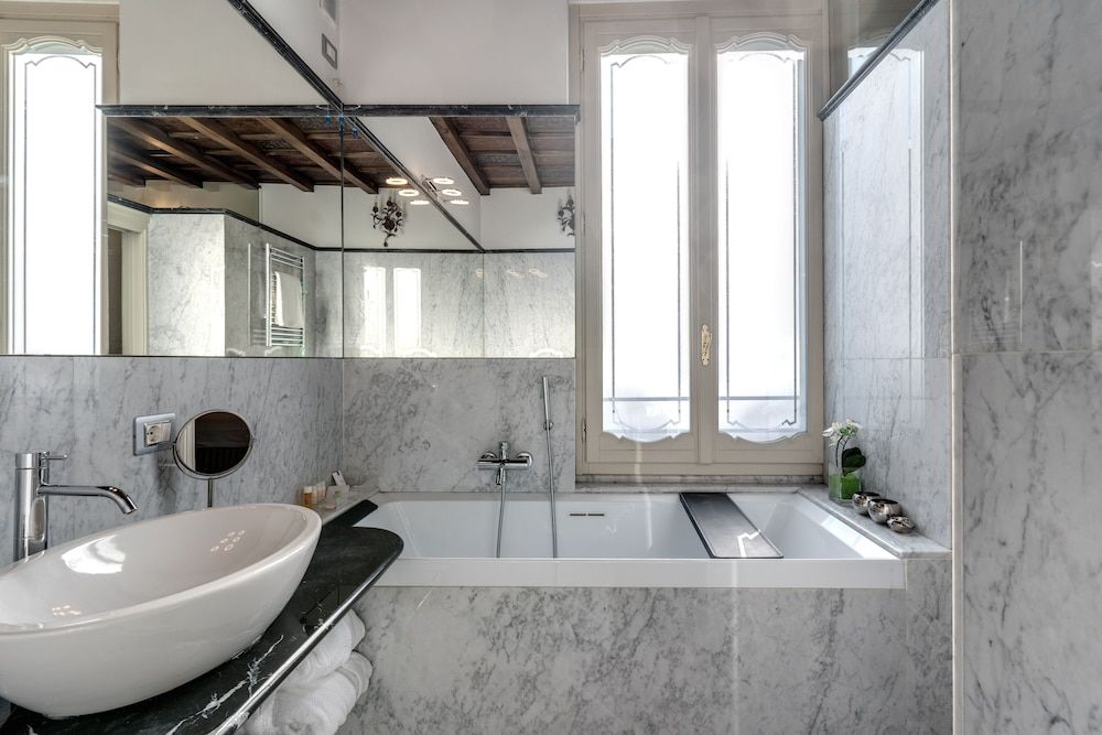 Santa Marta Suites Apartment, Annex Building (via Morigi 8) 4