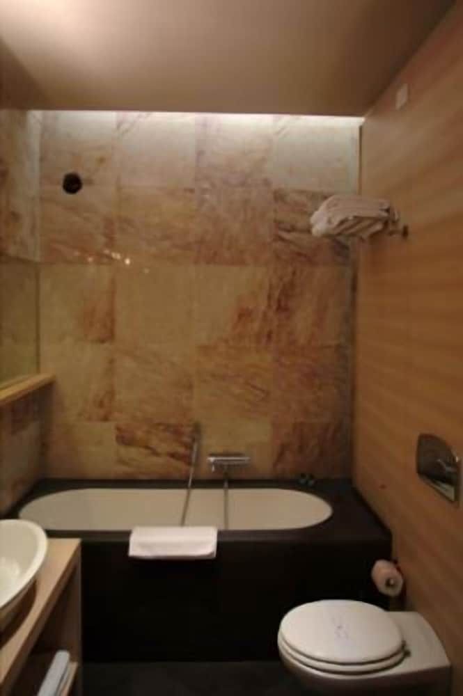 Hotel El Homs Palace Standard Double or Twin Room 8