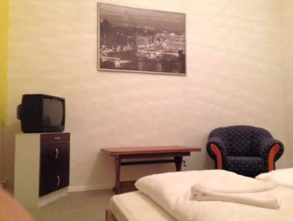 undefined Pension 1 8