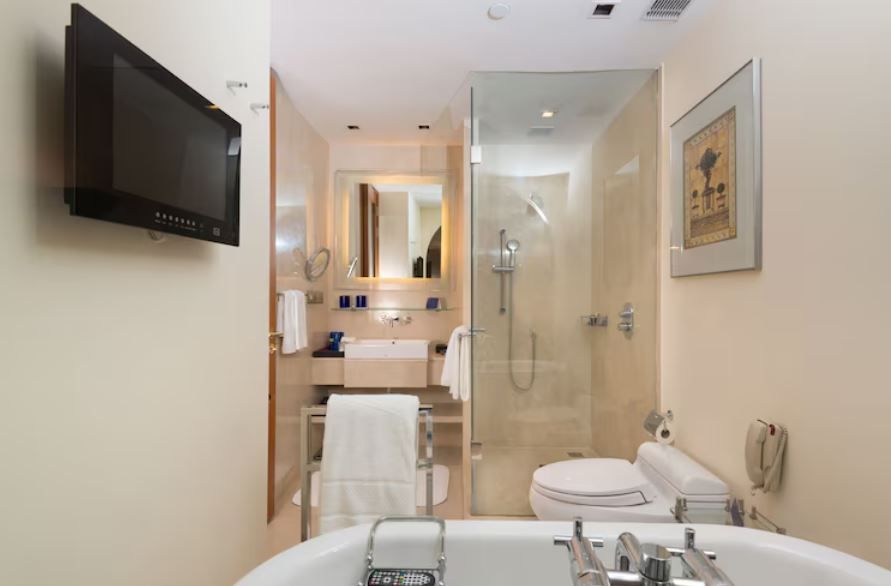 The Oberoi, Bengaluru Luxury Rooms with Private Balcony 2